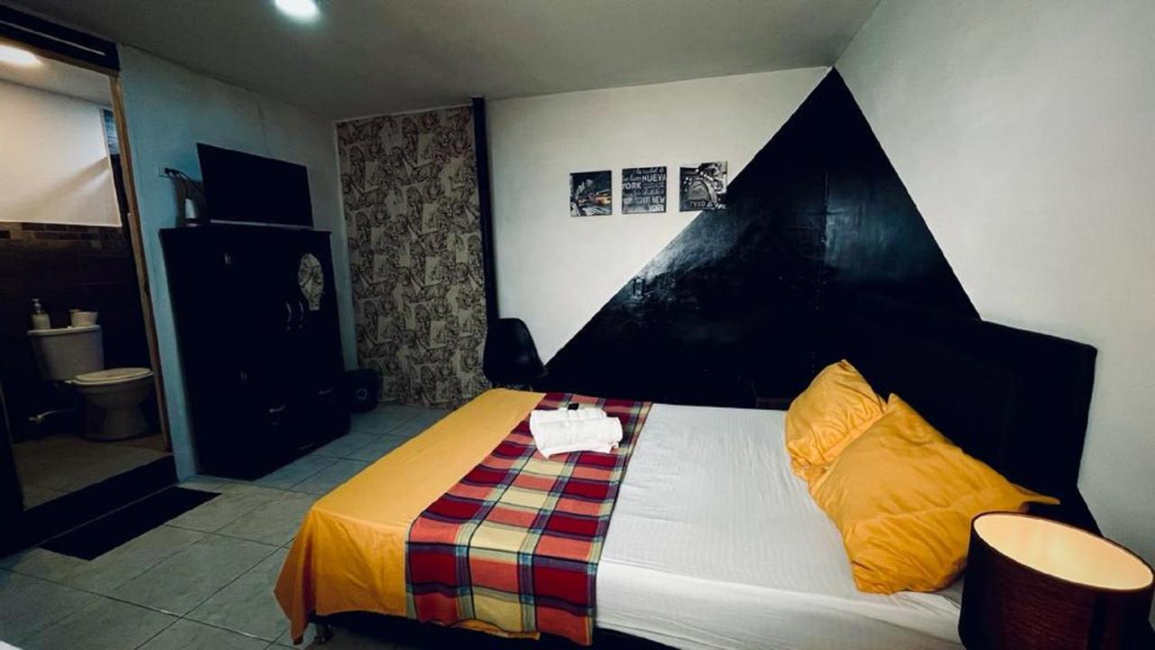 Tiger Hostel Medellín Exterior foto